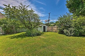 Charming Charleston Home w/ Yard & Fire Pit!