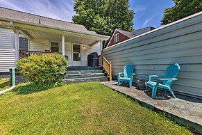 Charming Charleston Home w/ Yard & Fire Pit!