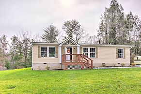 Mountain-view Zirconia Home: Walk to Lake Summit!