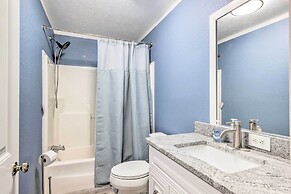 Mountain-view Zirconia Home: Walk to Lake Summit!