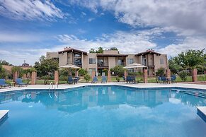 Sedona Condo w/ Pool, Hot Tub, & Pickleball!