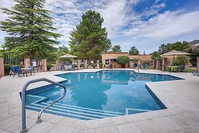 Sedona Condo w/ Pool, Hot Tub, & Pickleball!