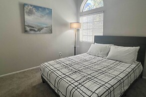 7 Mi to Dtwn Chandler: Pet-friendly Condo w/ Pool