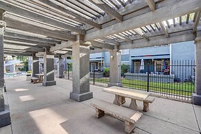 7 Mi to Dtwn Chandler: Pet-friendly Condo w/ Pool