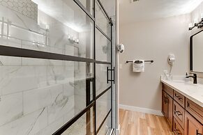 7 Mi to Dtwn Chandler: Pet-friendly Condo w/ Pool