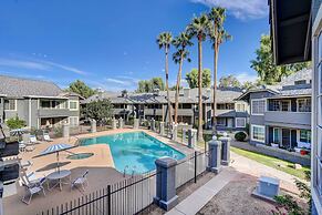 7 Mi to Dtwn Chandler: Pet-friendly Condo w/ Pool