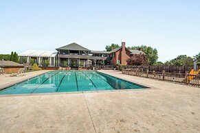 Sun-filled Condo w/ Smith Mountain Lake Views