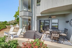 Sun-filled Condo w/ Smith Mountain Lake Views