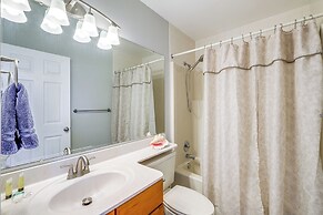 Sun-filled Condo w/ Smith Mountain Lake Views