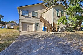 St Petersburg Hideaway w/ Fire Pit & Grill!