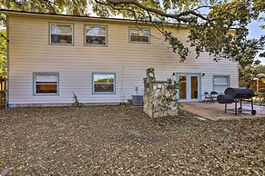 St Petersburg Hideaway w/ Fire Pit & Grill!