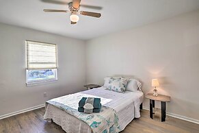 St Petersburg Hideaway w/ Fire Pit & Grill!