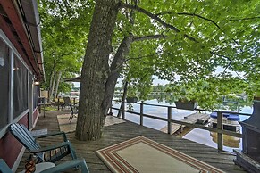 Riverfront Escape w/ Dock: 19 Mi to Saratoga!