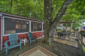 Riverfront Escape w/ Dock: 19 Mi to Saratoga!
