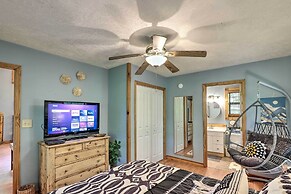 'bumblebee Cottage' Murphy Retreat w/ Hot Tub