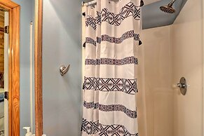 'bumblebee Cottage' Murphy Retreat w/ Hot Tub