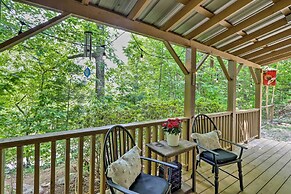 'bumblebee Cottage' Murphy Retreat w/ Hot Tub