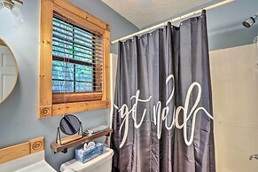 'bumblebee Cottage' Murphy Retreat w/ Hot Tub