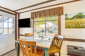 6 Mi to Old Town, Panoramic Views: Cottonwood Gem!