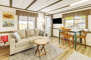 6 Mi to Old Town, Panoramic Views: Cottonwood Gem!