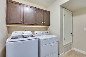 Pool, Golf Course Views: Desert Oasis in Glendale