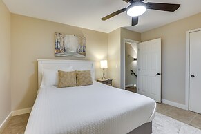 Pool, Golf Course Views: Desert Oasis in Glendale