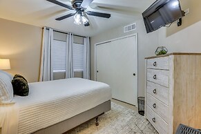 Pool, Golf Course Views: Desert Oasis in Glendale