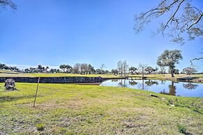 Cozy Lake Charles Studio w/ Golf Course Views