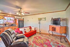 Cozy Lake Charles Studio w/ Golf Course Views