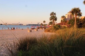 Cozy Lake Charles Studio w/ Golf Course Views