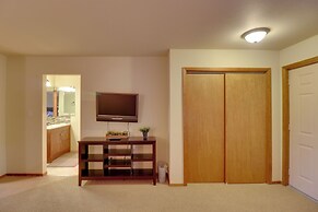 Bigfork Condo w/ Hot Tub Access, By Lake!