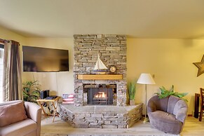 Bigfork Condo w/ Hot Tub Access, By Lake!