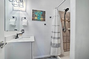 Stylish Klamath Falls Unit < 1/2 Mi to Oit!