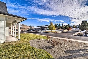 Stylish Klamath Falls Unit < 1/2 Mi to Oit!