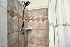 Stylish Klamath Falls Unit < 1/2 Mi to Oit!