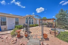 Charming Payson Home w/ Arizona Room & Grill!