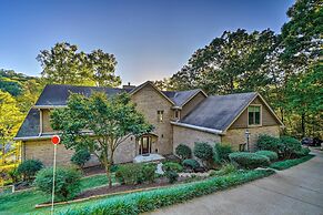 Luxe Lake Chickamauga Retreat w/ Boat Dock!