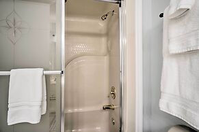 Luxe Lake Chickamauga Retreat w/ Boat Dock!