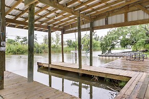 Dularge Grand Villa - Steps to Marina + Fishing!