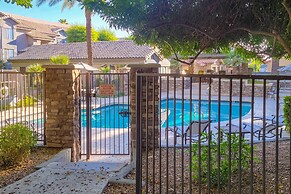 6 Mi to Downtown: Phoenix Condo w/ Pool Access!