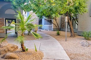 6 Mi to Downtown: Phoenix Condo w/ Pool Access!