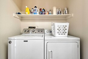 6 Mi to Downtown: Phoenix Condo w/ Pool Access!