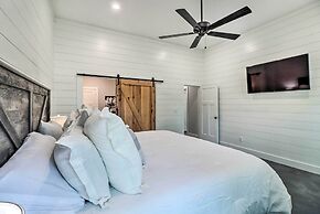 All-encompassing Lakehouse w/ Modern Accents!