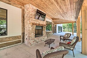 All-encompassing Lakehouse w/ Modern Accents!