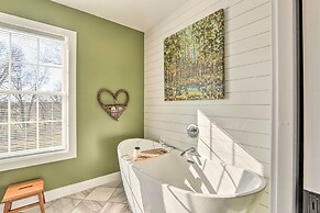 Morrisonville Manor w/ Fire Pit & Hot Tub!