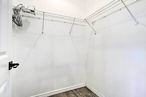 Modern & Chic Gulfport Escape: Walk to Beach!