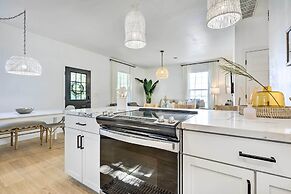 Modern & Chic Gulfport Escape: Walk to Beach!