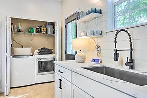 Modern & Chic Gulfport Escape: Walk to Beach!