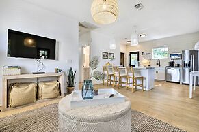 Modern & Chic Gulfport Escape: Walk to Beach!