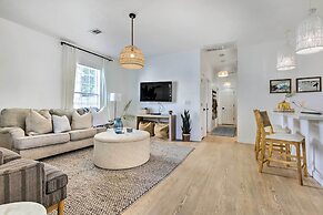 Modern & Chic Gulfport Escape: Walk to Beach!